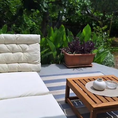 Schoenes Haus Mit Privatem Garten زادار