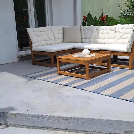 Schoenes Haus Mit Privatem Garten * زادار